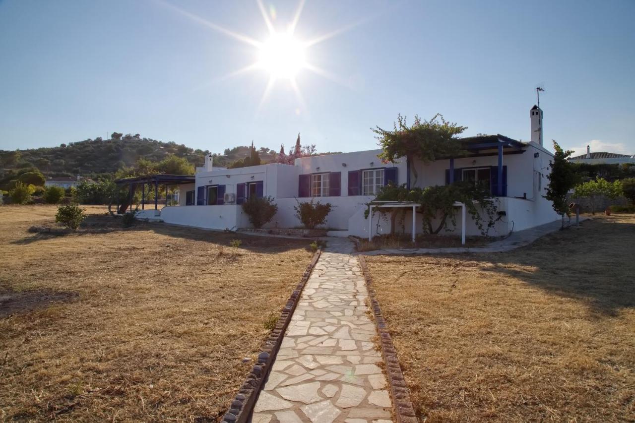 Aroura Homes 4Br Beachfront Villa سبيتسيس المظهر الخارجي الصورة