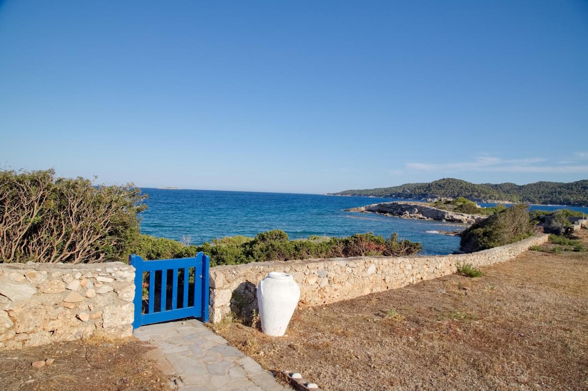 Aroura Homes 4Br Beachfront Villa سبيتسيس المظهر الخارجي الصورة